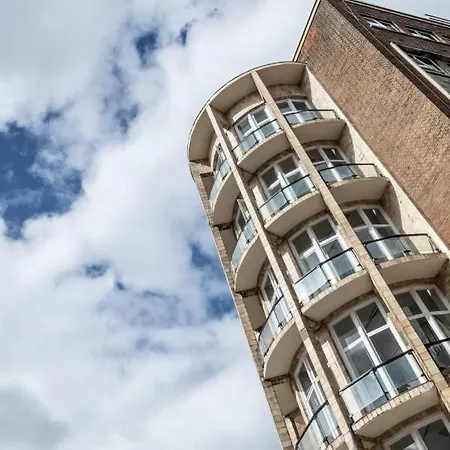 Апартаменты Brotherton House In *