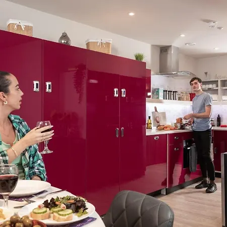 Апартаменты Brotherton House In *